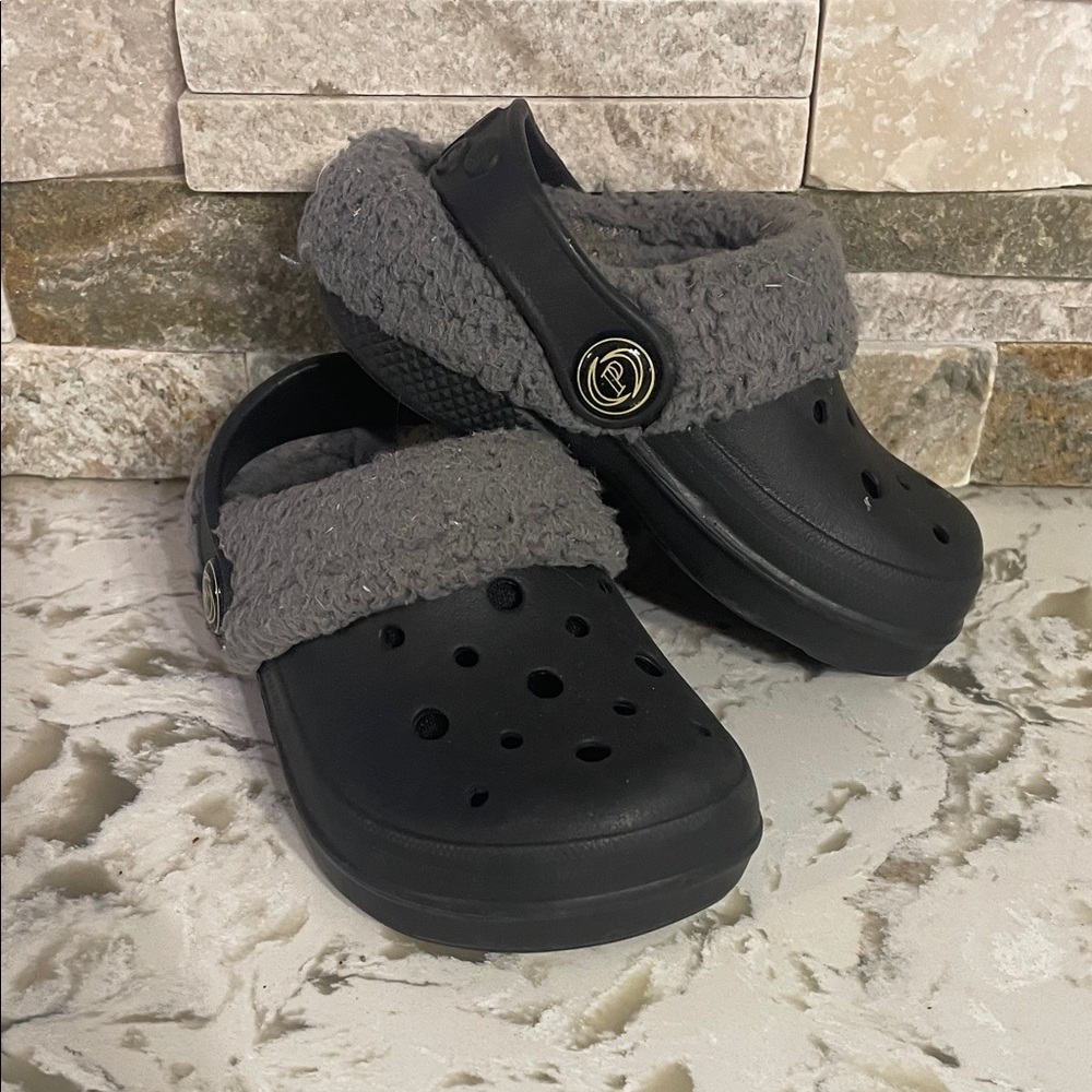 The Children's Place Black Slippers with Gray Lining